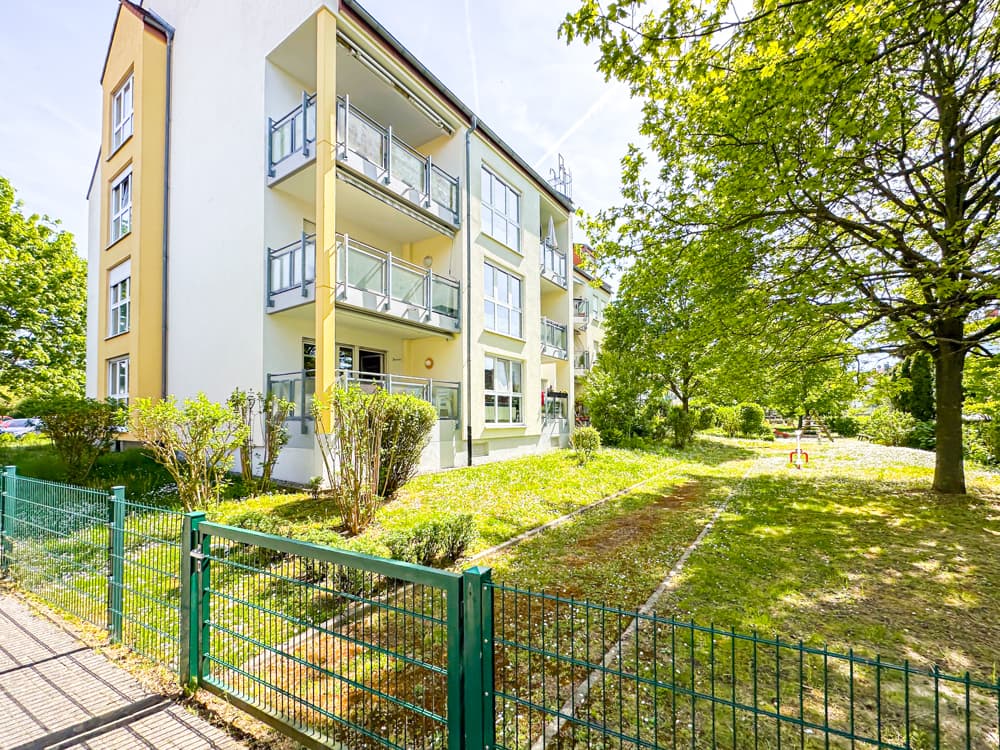 Ansicht Haus und Grundstück