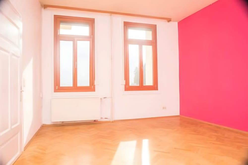 Zimmer mit Parkett