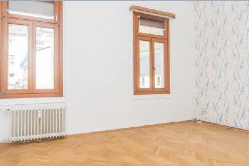 Wohnzimmer mit Parkett