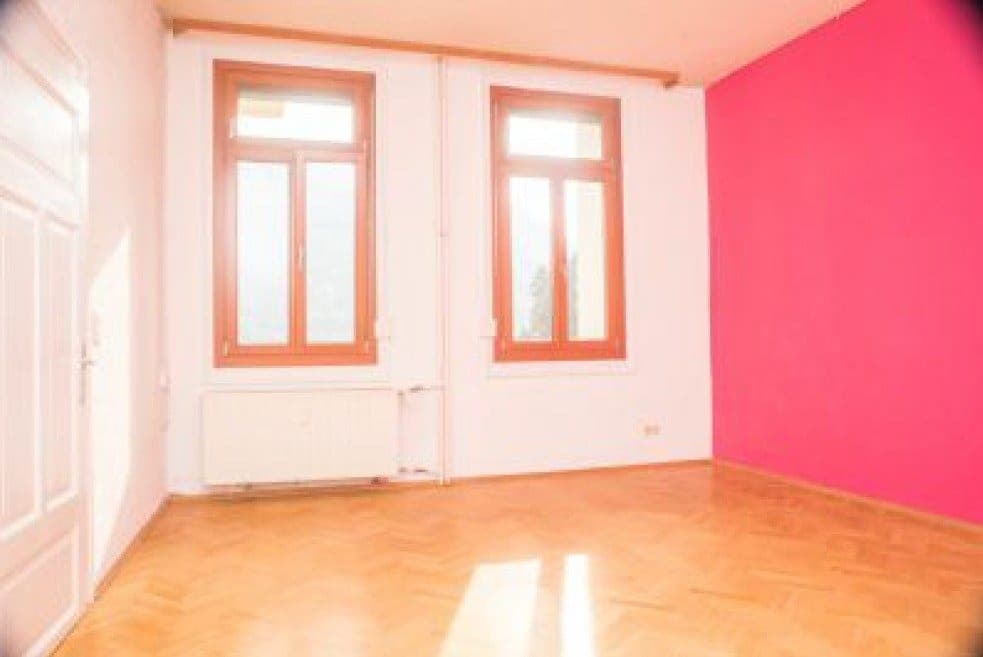 Zimmer mit Parkett