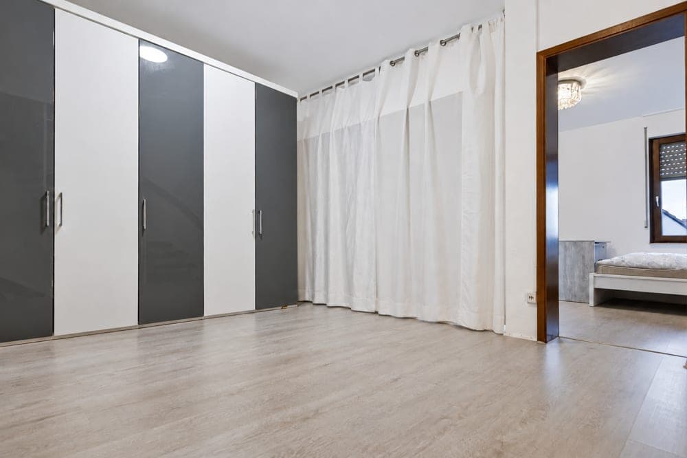 Flur im 2. Obergeschoss mit Einbauschrank