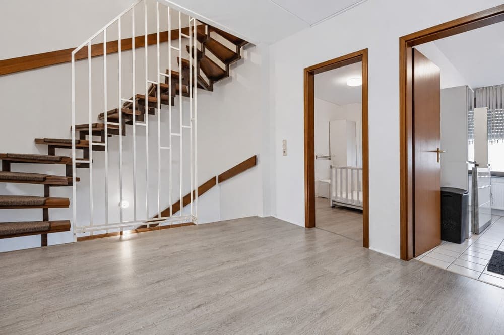 Flur im 2. Obergeschoss mit Treppe ins Dachgeschoss