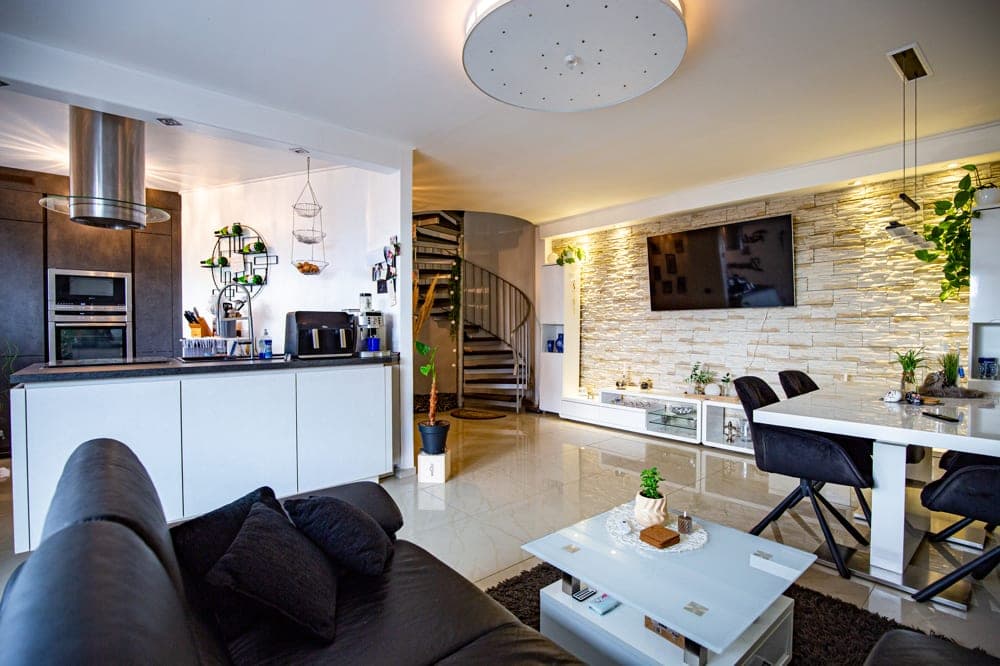 Wohnzimmer — Moderne 3-Zimmer-Maisonette mit Terrasse & Stellplatz in Riedstadt-Leeheim
