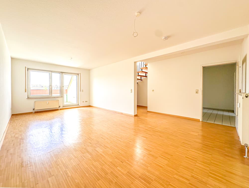 Wohn- / Esszimmer — Großzügige und charmante 3-Zimmer Maisonette-Dachgeschoss-Wohnung in Mainz-Kastel